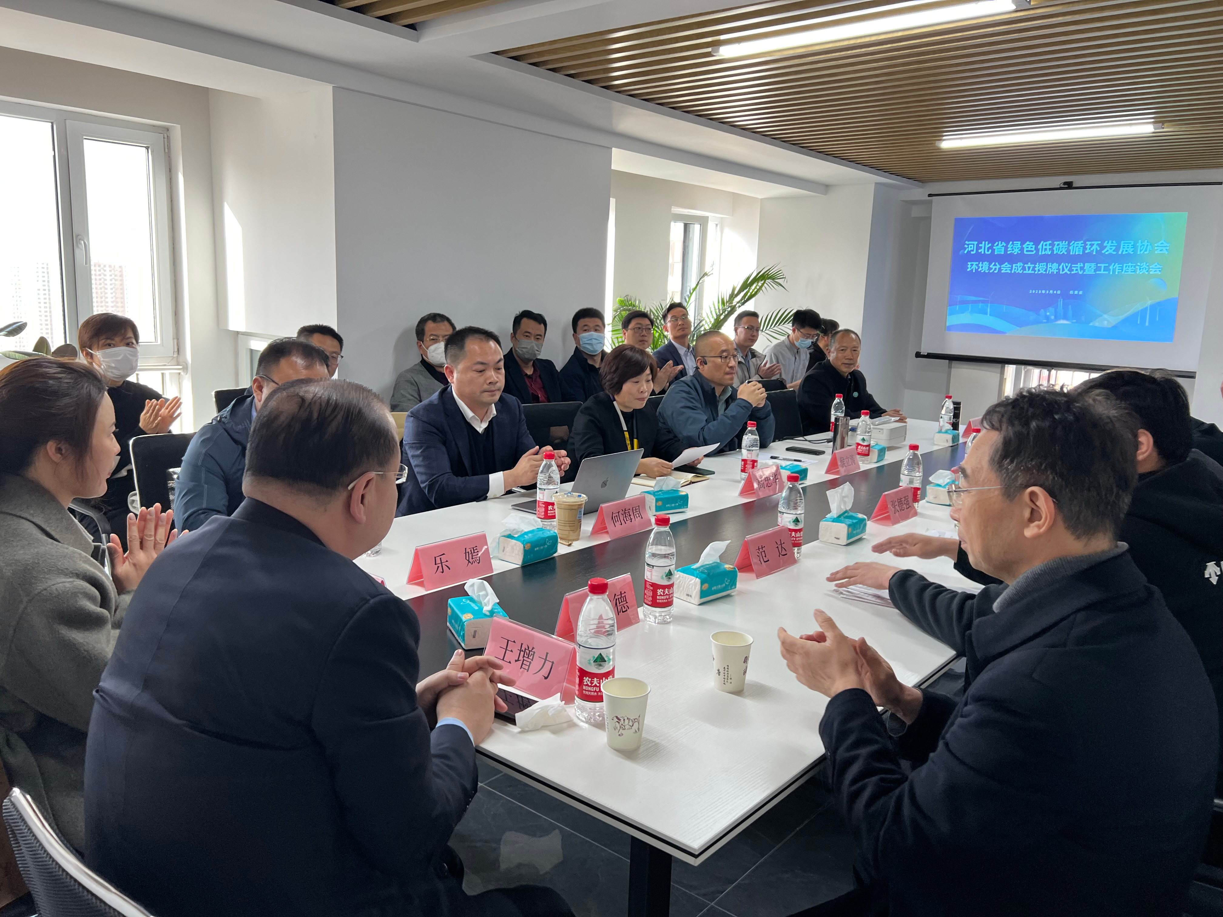 1座谈会.jpg